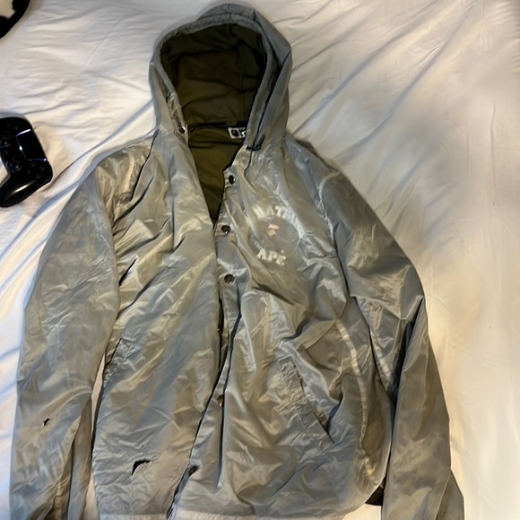 A BATHING APE - Picture 1 of 5